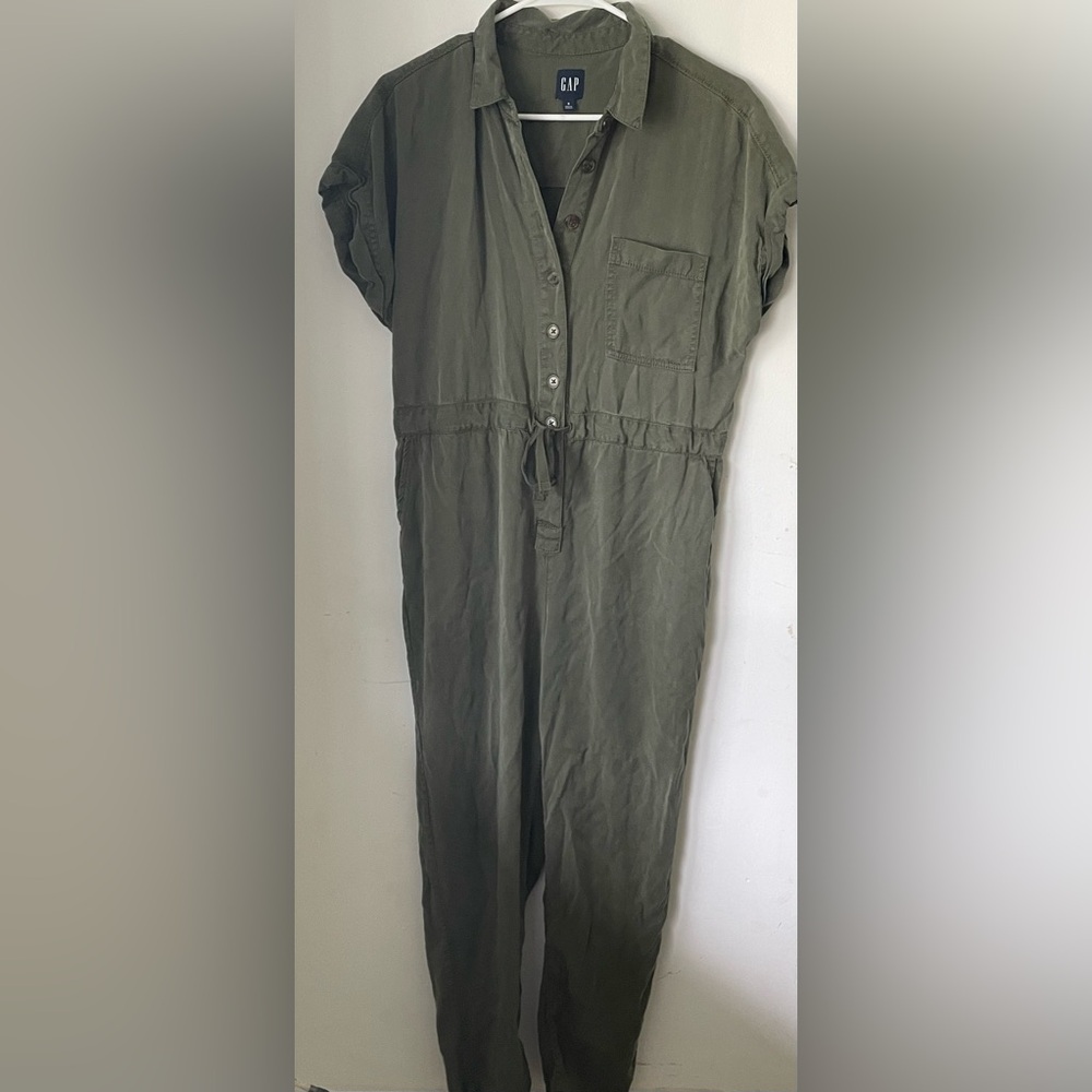Women’s army green Gap jumpsuit size 8